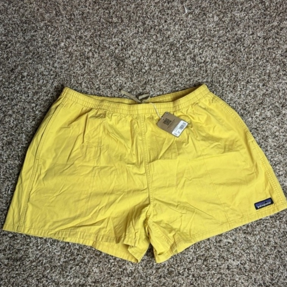 NWT Womens XL Patagonia Surfboard Yellow Funhoggers Shorts 4"